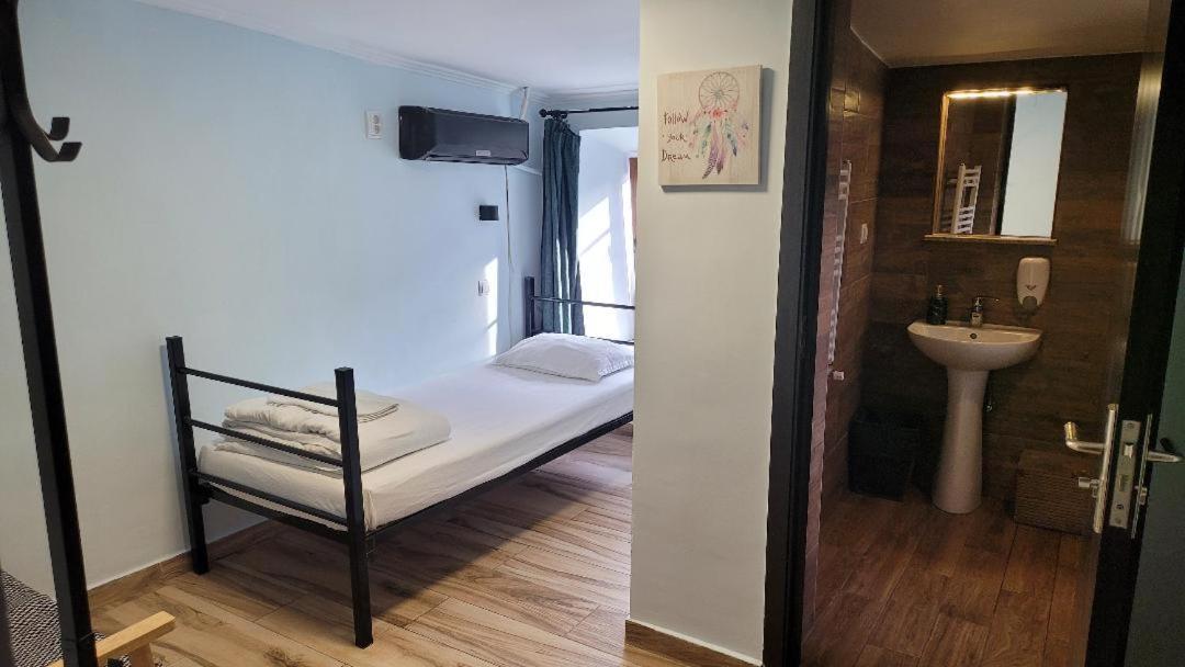 Byzanthin Hostel Bucharest Exterior photo