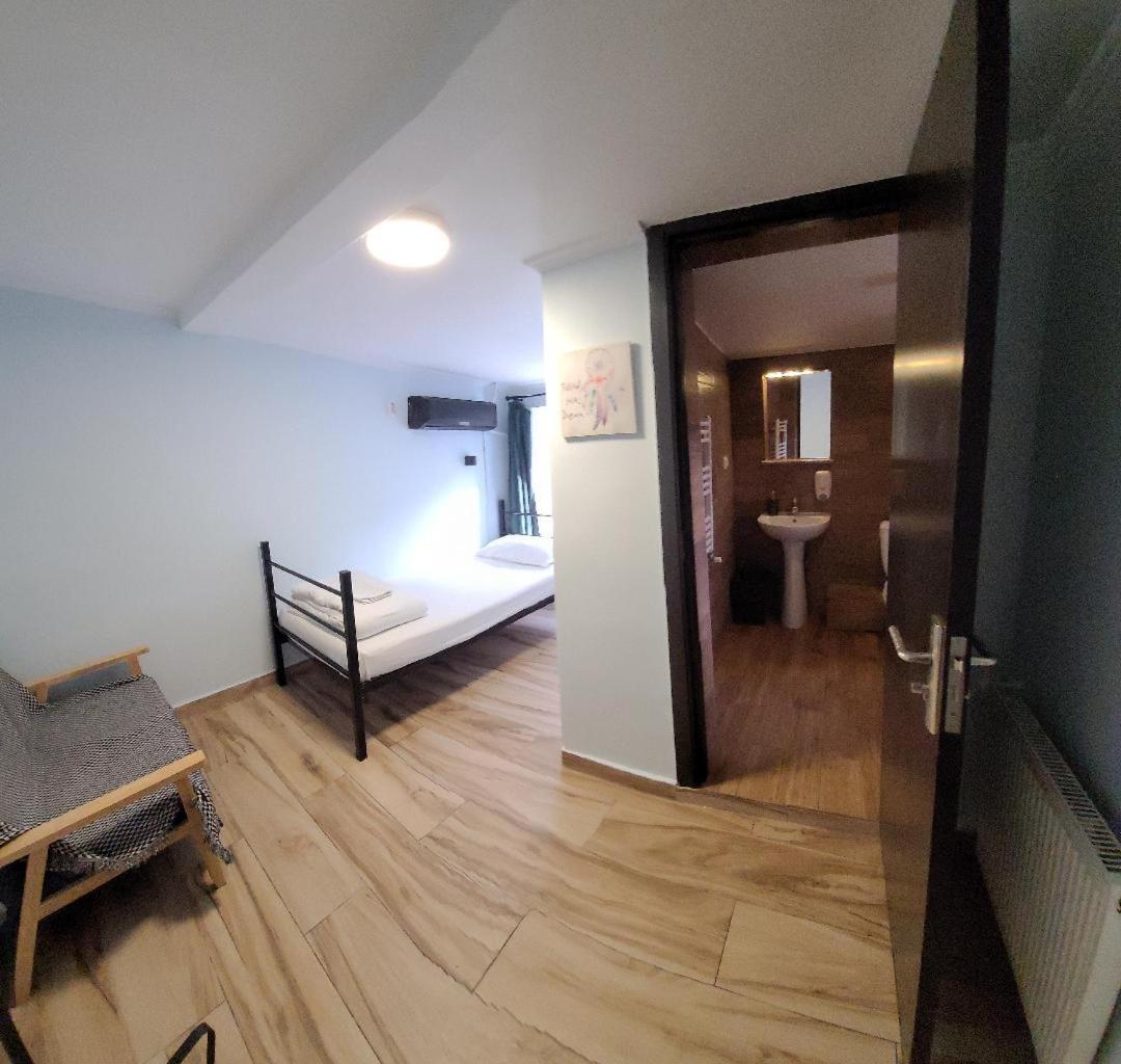 Byzanthin Hostel Bucharest Exterior photo